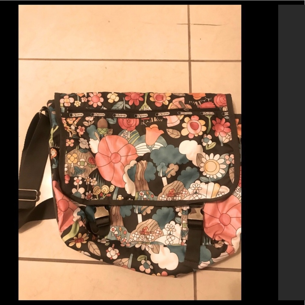 NWOT Lesportsac bag
